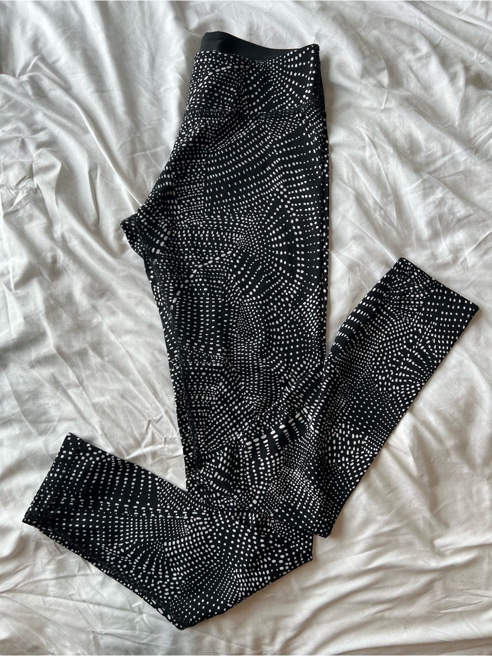 Beyond Yoga Black & White Dot-Pattern Leggings